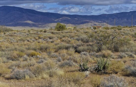 1.05 Acres –  Terreno con Luz a la venta en Dolan Springs, Arizona